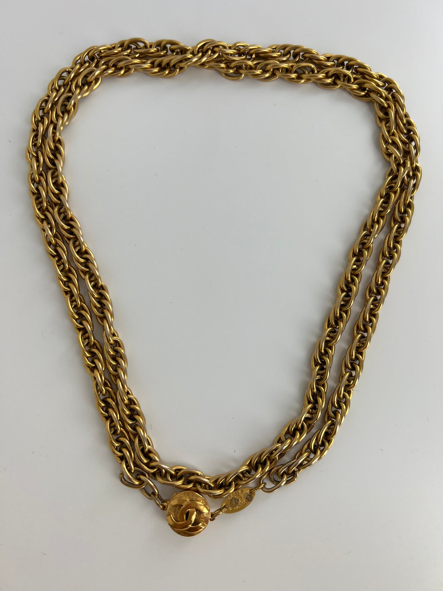 Collier sautoir Chanel vintage « CC » 1983