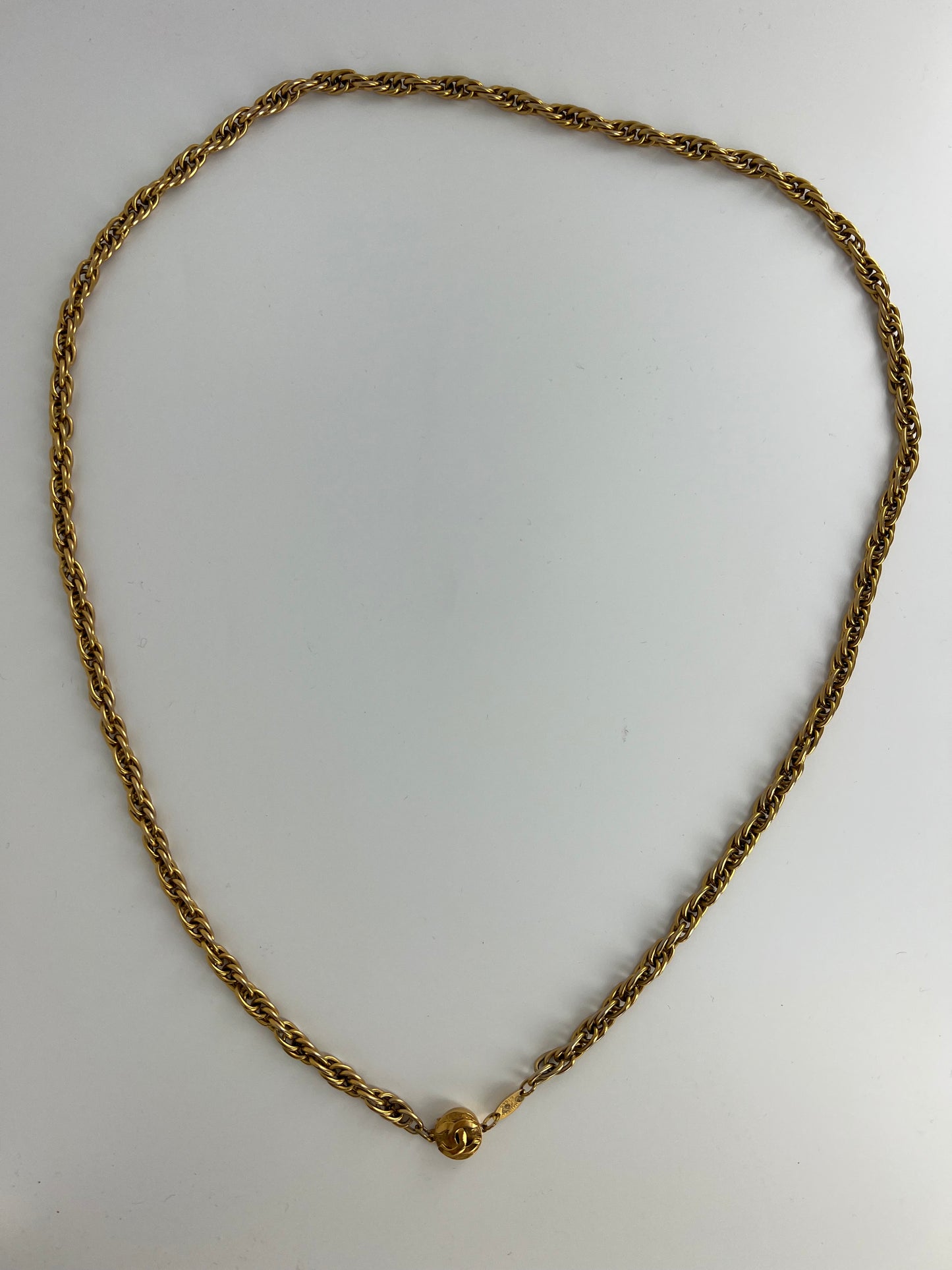 Collier sautoir Chanel vintage « CC » 1983