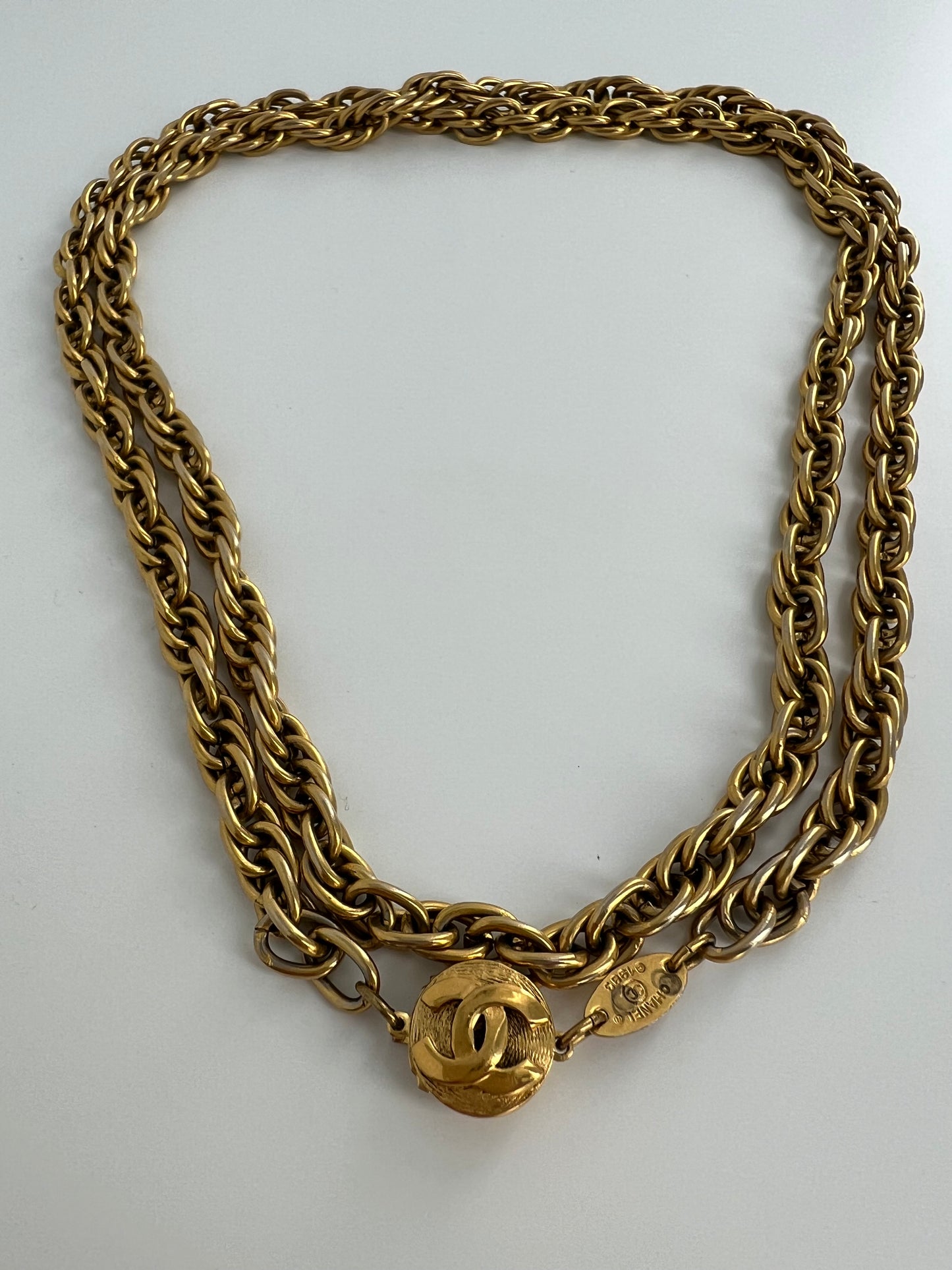 Collier sautoir Chanel vintage « CC » 1983