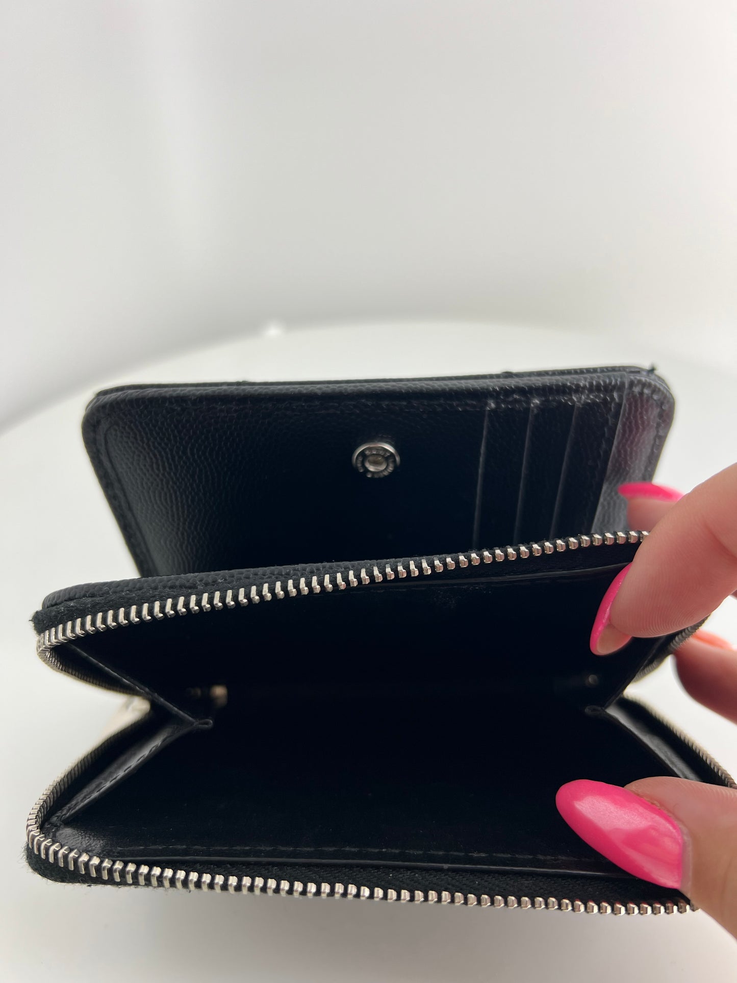 Portefeuille Saint Laurent Cassandre matelassé compact