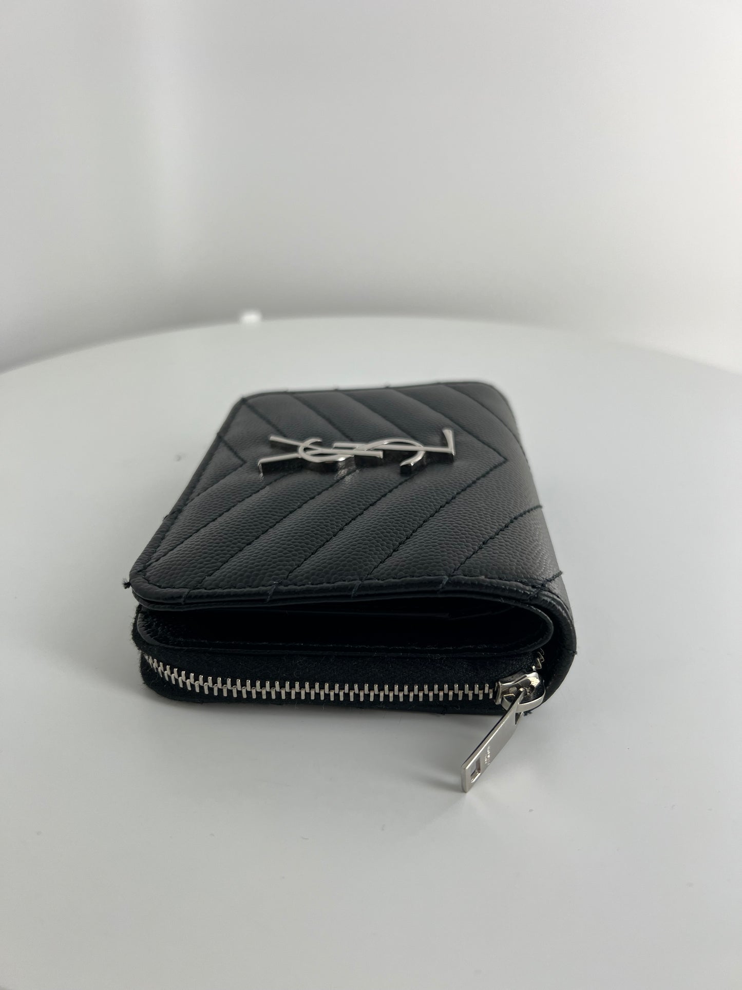 Portefeuille Saint Laurent Cassandre matelassé compact