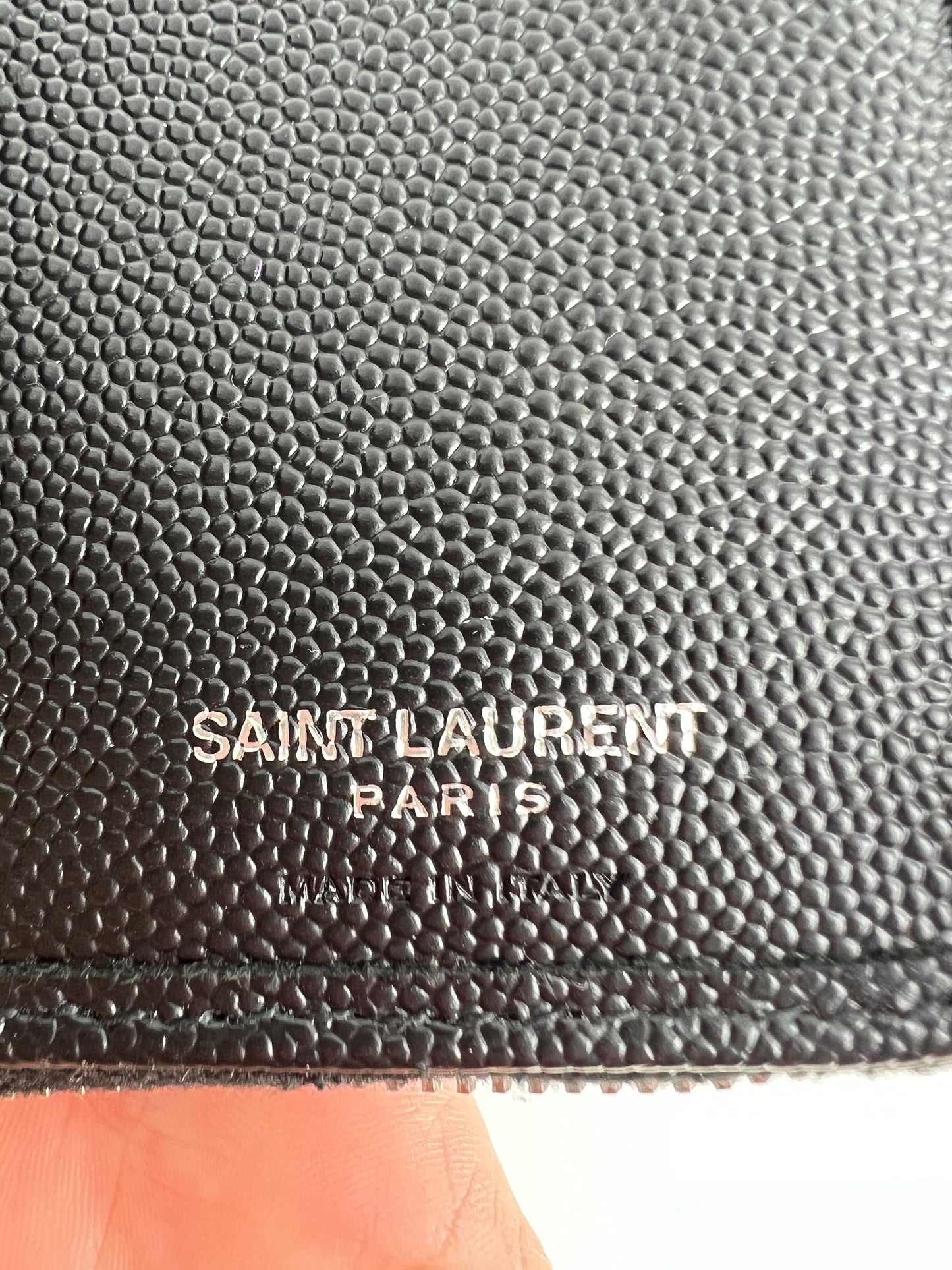 Portefeuille Saint Laurent Cassandre matelassé compact