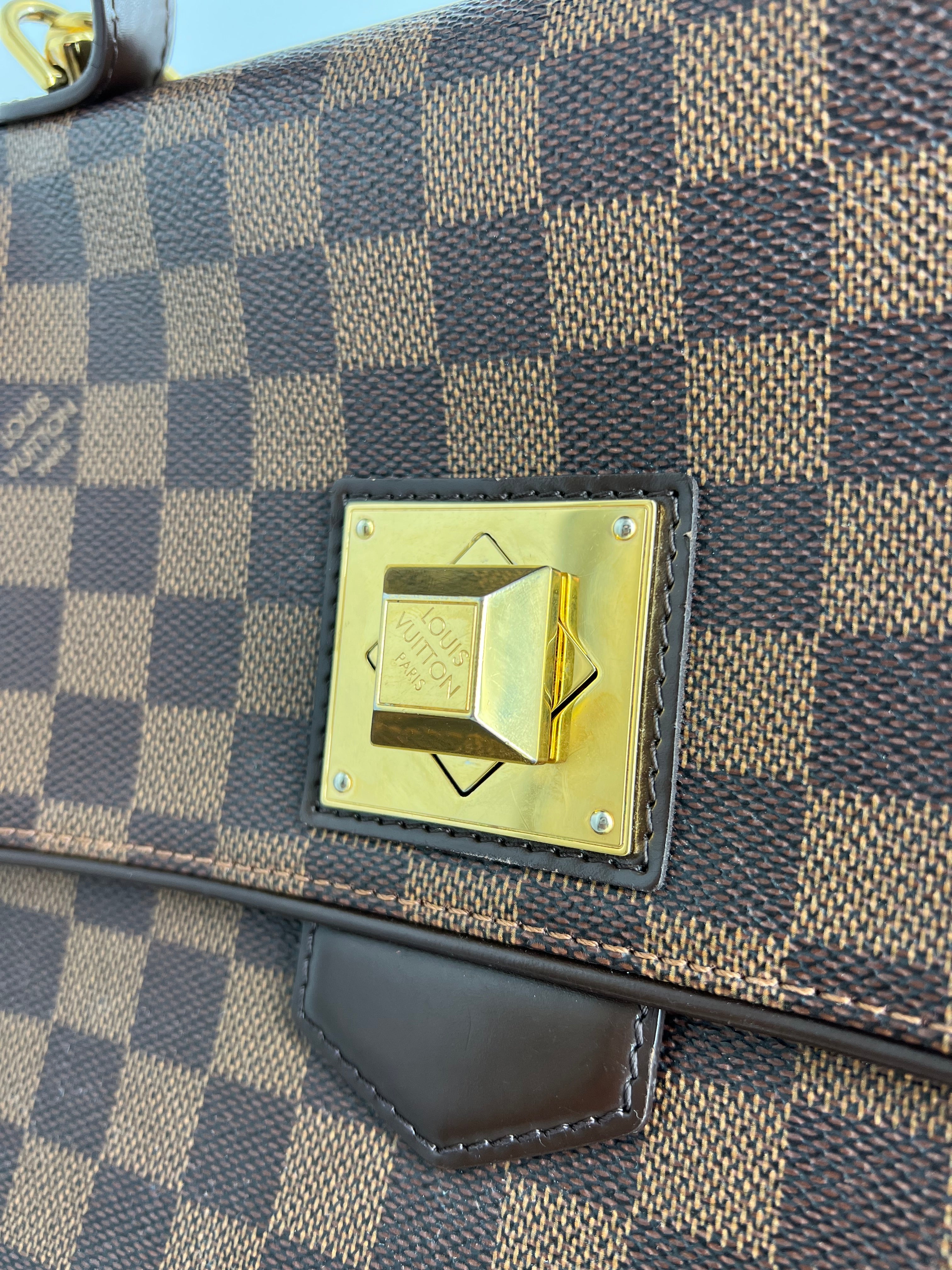 Sacoche louis vuitton avec le v jaune sale